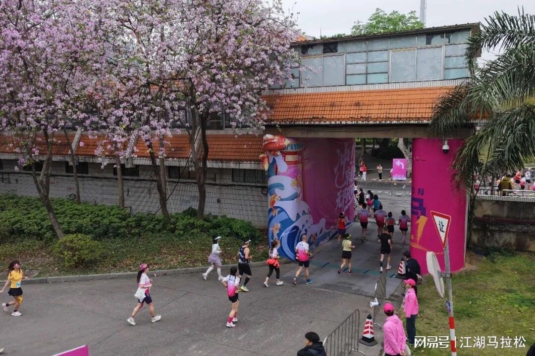 星空体育app下载-马拉松，就是要多向社会“报喜”
