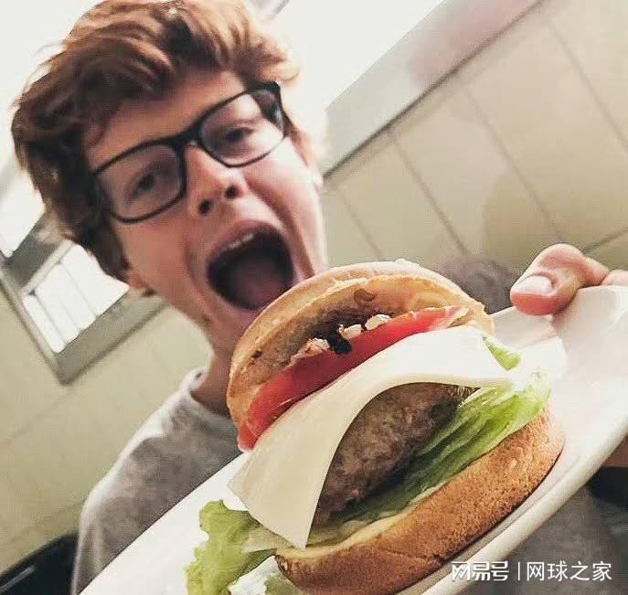 星空体育-如果不做网球运动员的话会做什么工作?辛纳给出的答案是——厨师